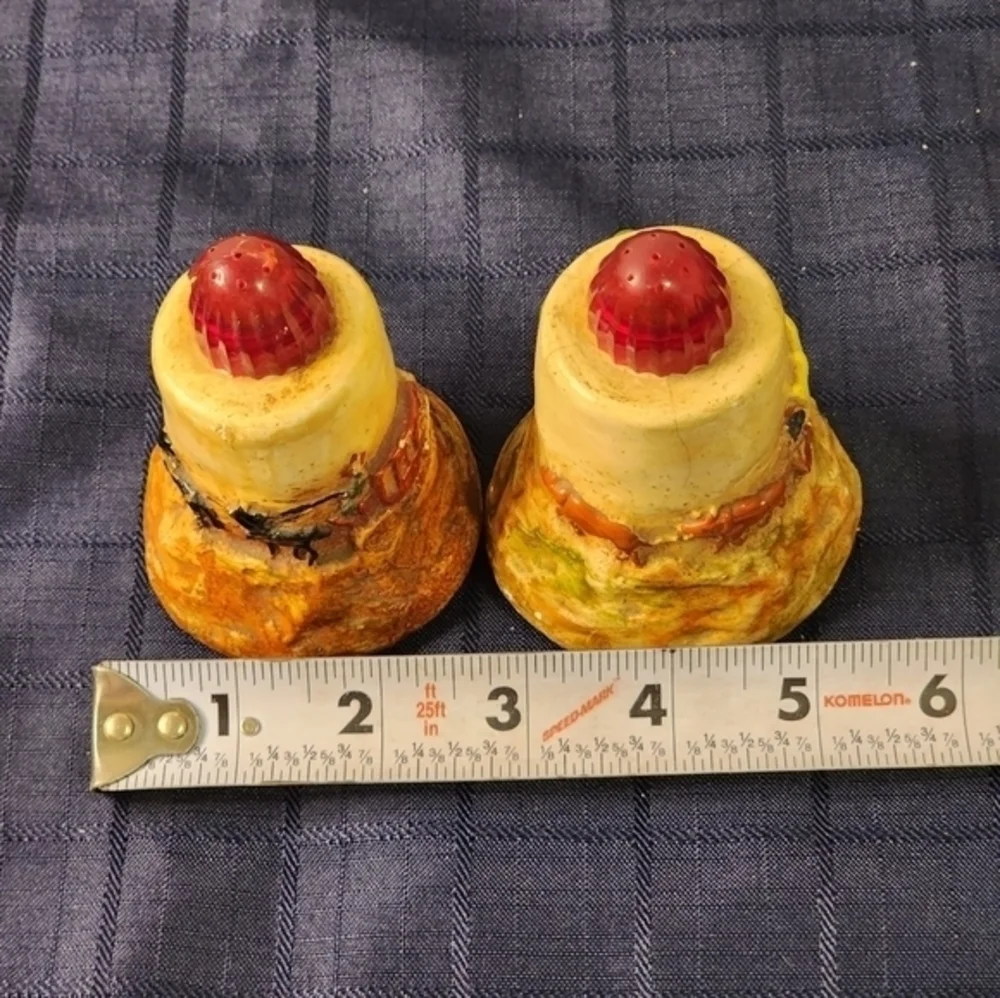 Western Style Salt And Pepper‎ Shakers Horses Stage Coach and Cactus
